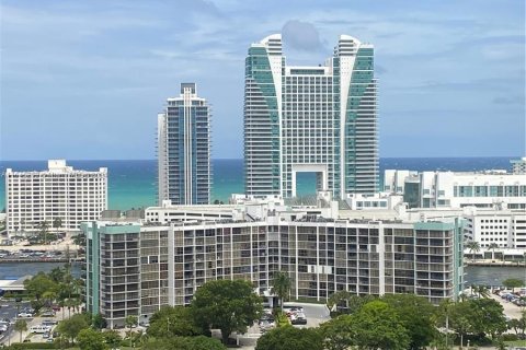 Condominio en venta en Hallandale Beach, Florida, 1 dormitorio, 88.26 m2 № 1330949 - foto 12