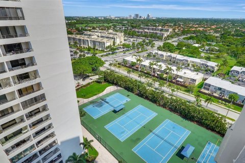 Condo in Hallandale Beach, Florida, 2 bedrooms  № 1377487 - photo 20