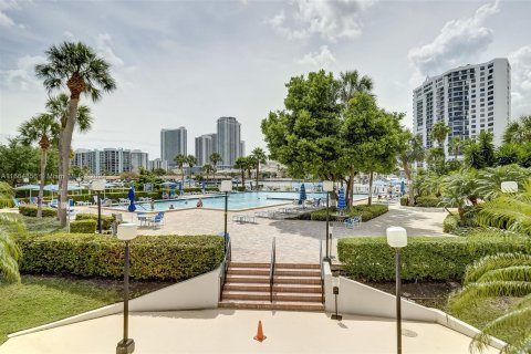 Copropriété à vendre à Hallandale Beach, Floride: 2 chambres, 146.79 m2 № 1377487 - photo 26