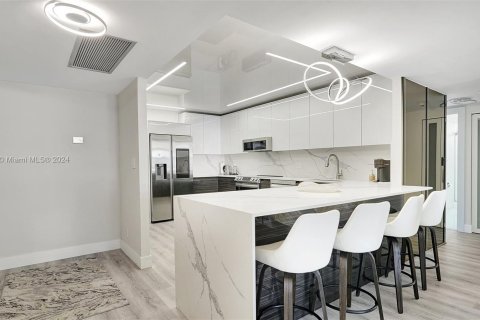 Copropriété à vendre à Hallandale Beach, Floride: 2 chambres, 146.79 m2 № 1377487 - photo 8