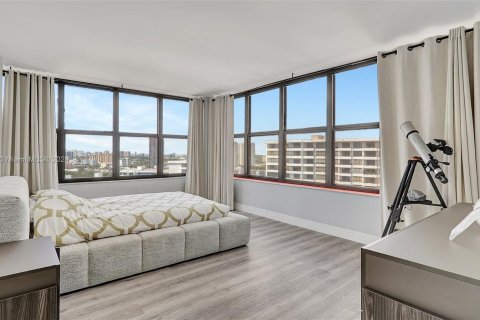 Copropriété à vendre à Hallandale Beach, Floride: 2 chambres, 146.79 m2 № 1377487 - photo 14