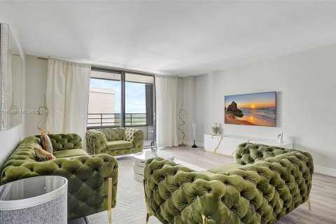 Copropriété à vendre à Hallandale Beach, Floride: 2 chambres, 146.79 m2 № 1377487 - photo 12