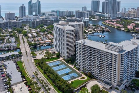 Copropriété à vendre à Hallandale Beach, Floride: 2 chambres, 146.79 m2 № 1377487 - photo 4