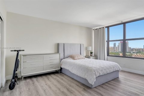 Copropriété à vendre à Hallandale Beach, Floride: 2 chambres, 146.79 m2 № 1377487 - photo 17