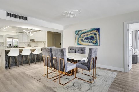 Copropriété à vendre à Hallandale Beach, Floride: 2 chambres, 146.79 m2 № 1377487 - photo 13