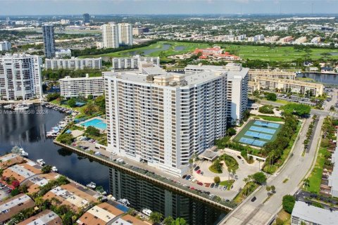 Copropriété à vendre à Hallandale Beach, Floride: 2 chambres, 146.79 m2 № 1377487 - photo 1