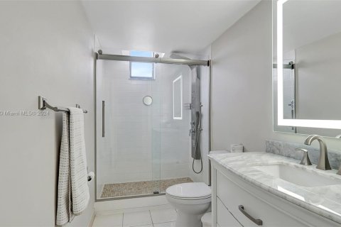 Copropriété à vendre à Hallandale Beach, Floride: 2 chambres, 146.79 m2 № 1377487 - photo 18