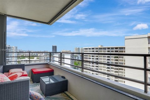 Copropriété à vendre à Hallandale Beach, Floride: 2 chambres, 146.79 m2 № 1377487 - photo 19