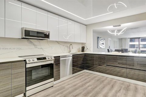 Copropriété à vendre à Hallandale Beach, Floride: 2 chambres, 146.79 m2 № 1377487 - photo 10