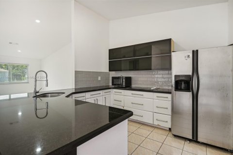 Casa en venta en Miami, Florida, 3 dormitorios, 134.06 m2 № 1377486 - foto 10