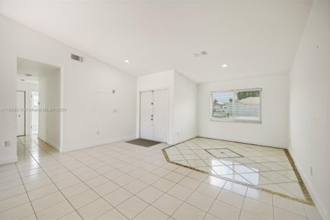 Casa en venta en Miami, Florida, 3 dormitorios, 134.06 m2 № 1377486 - foto 15