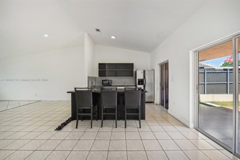 Casa en venta en Miami, Florida, 3 dormitorios, 134.06 m2 № 1377486 - foto 8