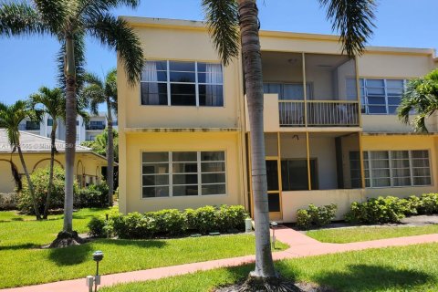 Condominio en venta en Hallandale Beach, Florida, 1 dormitorio, 99.5 m2 № 1188138 - foto 11