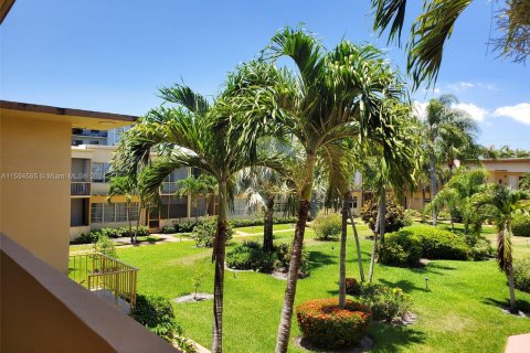 Condominio en venta en Hallandale Beach, Florida, 1 dormitorio, 99.5 m2 № 1188138 - foto 24