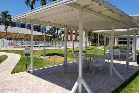 Condominio en venta en Hallandale Beach, Florida, 1 dormitorio, 99.5 m2 № 1188138 - foto 5