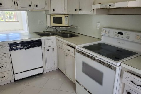 Condominio en venta en Hallandale Beach, Florida, 1 dormitorio, 99.5 m2 № 1188138 - foto 10