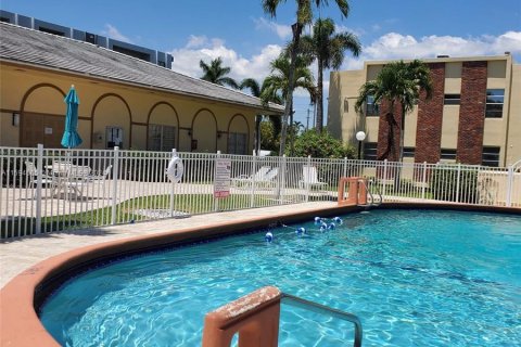 Condominio en venta en Hallandale Beach, Florida, 1 dormitorio, 99.5 m2 № 1188138 - foto 26