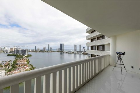 Condominio en venta en Aventura, Florida, 3 dormitorios, 242.01 m2 № 1004272 - foto 3
