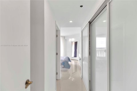 Condominio en venta en Aventura, Florida, 3 dormitorios, 242.01 m2 № 1004272 - foto 28