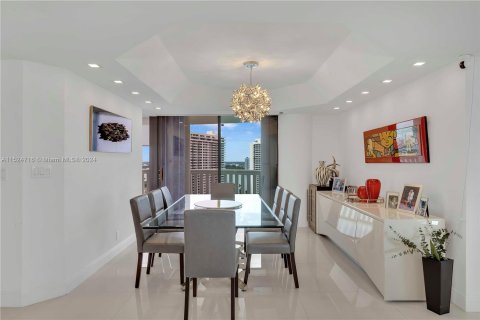 Condominio en venta en Aventura, Florida, 3 dormitorios, 242.01 m2 № 1004272 - foto 14