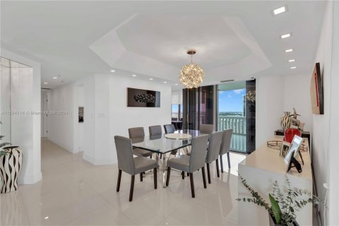 Condominio en venta en Aventura, Florida, 3 dormitorios, 242.01 m2 № 1004272 - foto 13