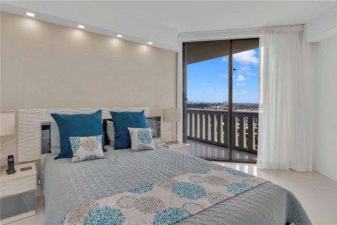Condominio en venta en Aventura, Florida, 3 dormitorios, 242.01 m2 № 1004272 - foto 30