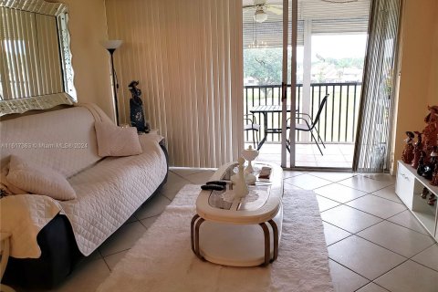 Condo in Lauderhill, Florida, 2 bedrooms  № 1238661 - photo 9