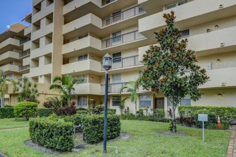 Condo in Lauderhill, Florida, 2 bedrooms  № 1238661 - photo 5