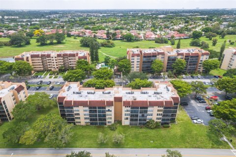 Condo in Lauderhill, Florida, 2 bedrooms  № 1238661 - photo 3