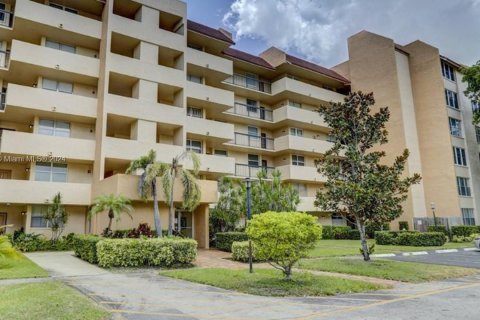 Condominio en venta en Lauderhill, Florida, 2 dormitorios, 102.19 m2 № 1238661 - foto 4