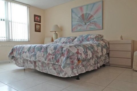 Condo in Lauderhill, Florida, 2 bedrooms  № 1238661 - photo 21