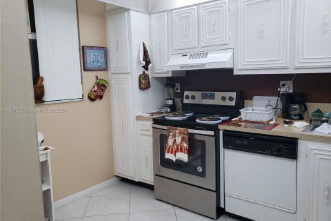 Condo in Lauderhill, Florida, 2 bedrooms  № 1238661 - photo 12