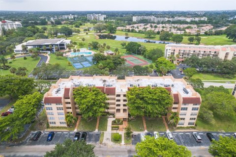 Condo in Lauderhill, Florida, 2 bedrooms  № 1238661 - photo 1