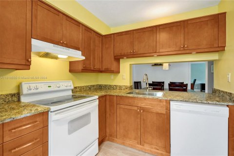 Condo in Oakland Park, Florida, 2 bedrooms  № 1238660 - photo 22