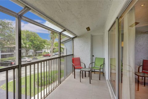 Condo in Oakland Park, Florida, 2 bedrooms  № 1238660 - photo 7