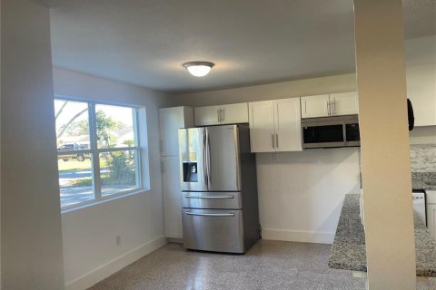 Duplex à vendre à Holly Hill, Floride: 4 chambres, 167.97 m2 № 910587 - photo 5