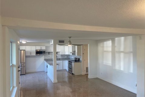 Duplex à vendre à Holly Hill, Floride: 4 chambres, 167.97 m2 № 910587 - photo 3