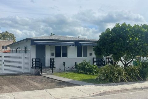 Propiedad comercial en venta en Miami, Florida, 122.45 m2 № 1293167 - foto 6