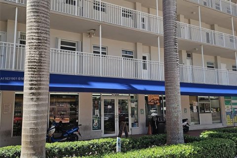 Condo in Miami Beach, Florida, 1 bedroom  № 1293168 - photo 4