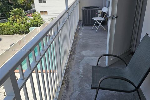 Condo in Miami Beach, Florida, 1 bedroom  № 1293168 - photo 9