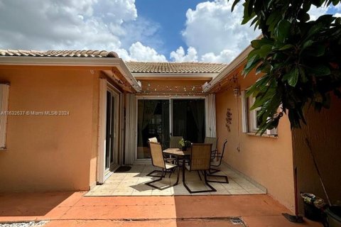 Casa en venta en Miami, Florida, 3 dormitorios, 155.33 m2 № 1293213 - foto 15