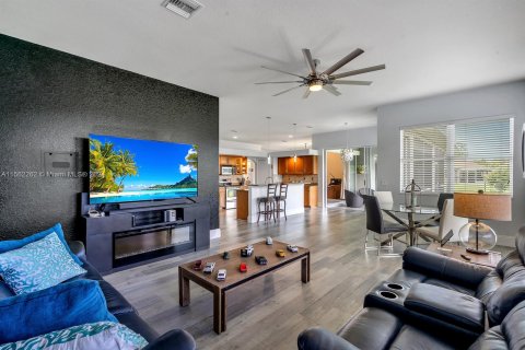 Casa en venta en Lehigh Acres, Florida, 3 dormitorios, 209.68 m2 № 1096151 - foto 23