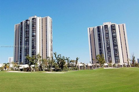 Condominio en venta en Aventura, Florida, 2 dormitorios, 121.98 m2 № 822632 - foto 2