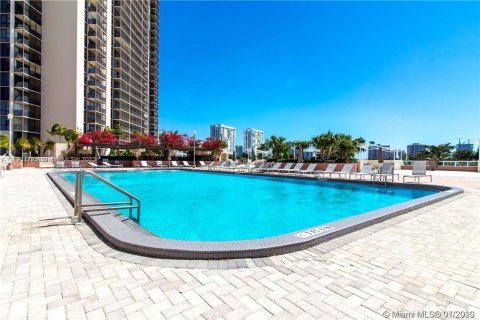 Condo in Aventura, Florida, 2 bedrooms  № 822632 - photo 1