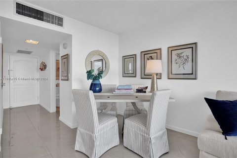 Condo in Aventura, Florida, 1 bedroom  № 1421702 - photo 13