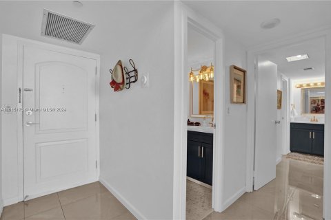 Condo in Aventura, Florida, 1 bedroom  № 1421702 - photo 8