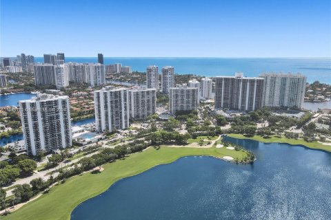 Condo in Aventura, Florida, 1 bedroom  № 1421702 - photo 4