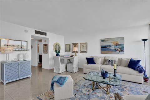 Condo in Aventura, Florida, 1 bedroom  № 1421702 - photo 15