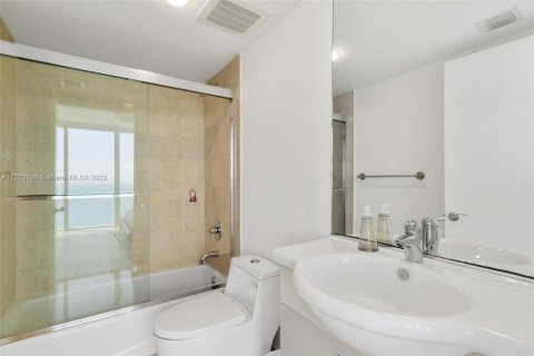 Condominio en alquiler en Hallandale Beach, Florida, 3 dormitorios, 191.84 m2 № 103072 - foto 11