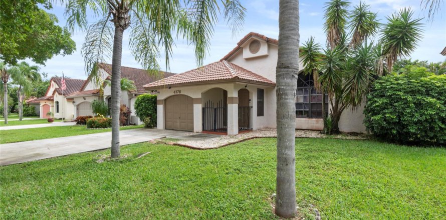 House in Deerfield Beach, Florida 3 bedrooms, 153.75 sq.m. № 1103177